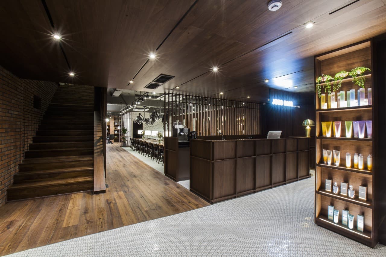 JUNO HAIR Myeongdong 2nd Branch salon interior — Insong Building 3F, Myeongdong Seoul · view 3