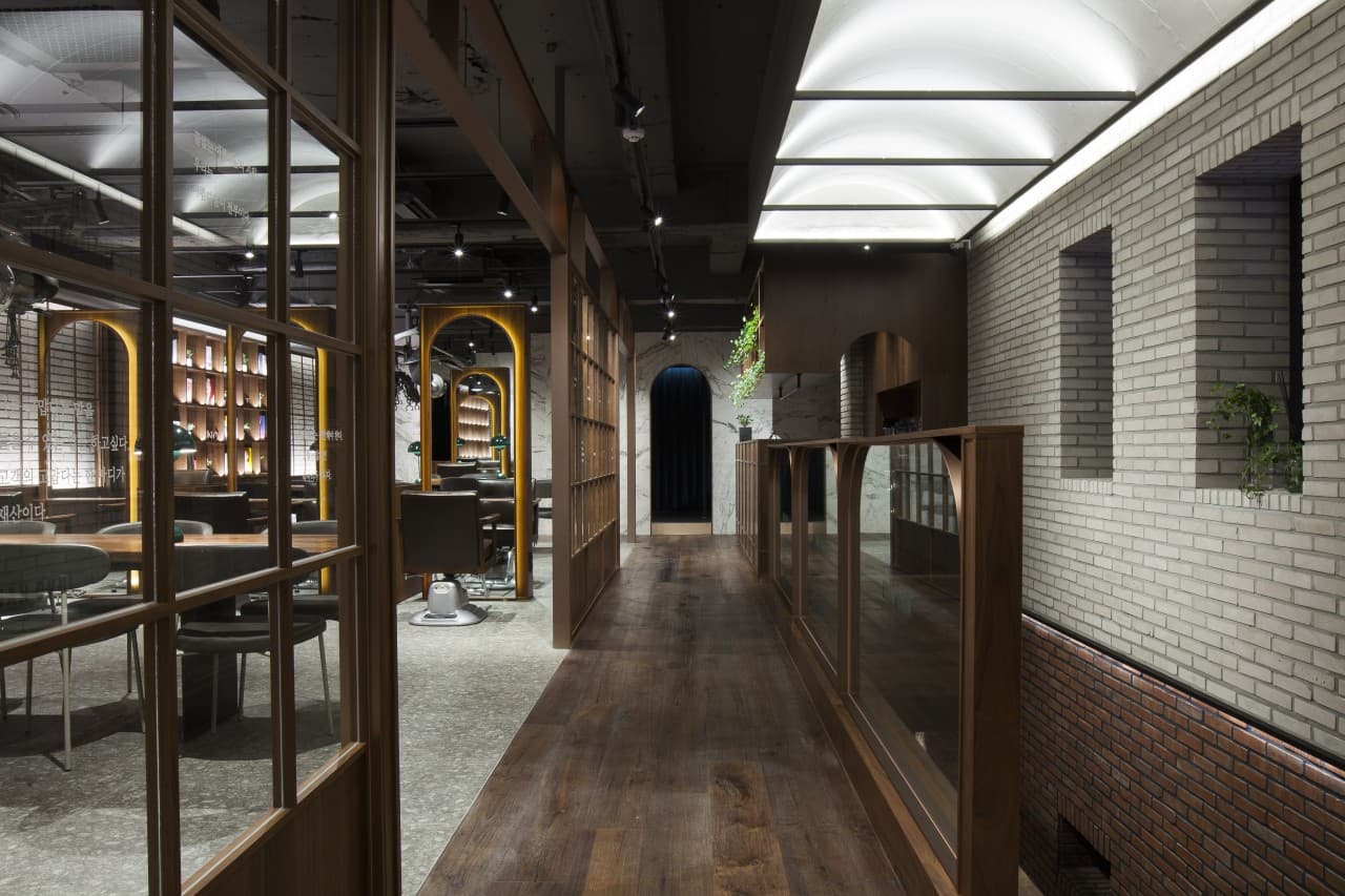 JUNO HAIR Myeongdong 2nd Branch salon interior — Insong Building 3F, Myeongdong Seoul · view 6