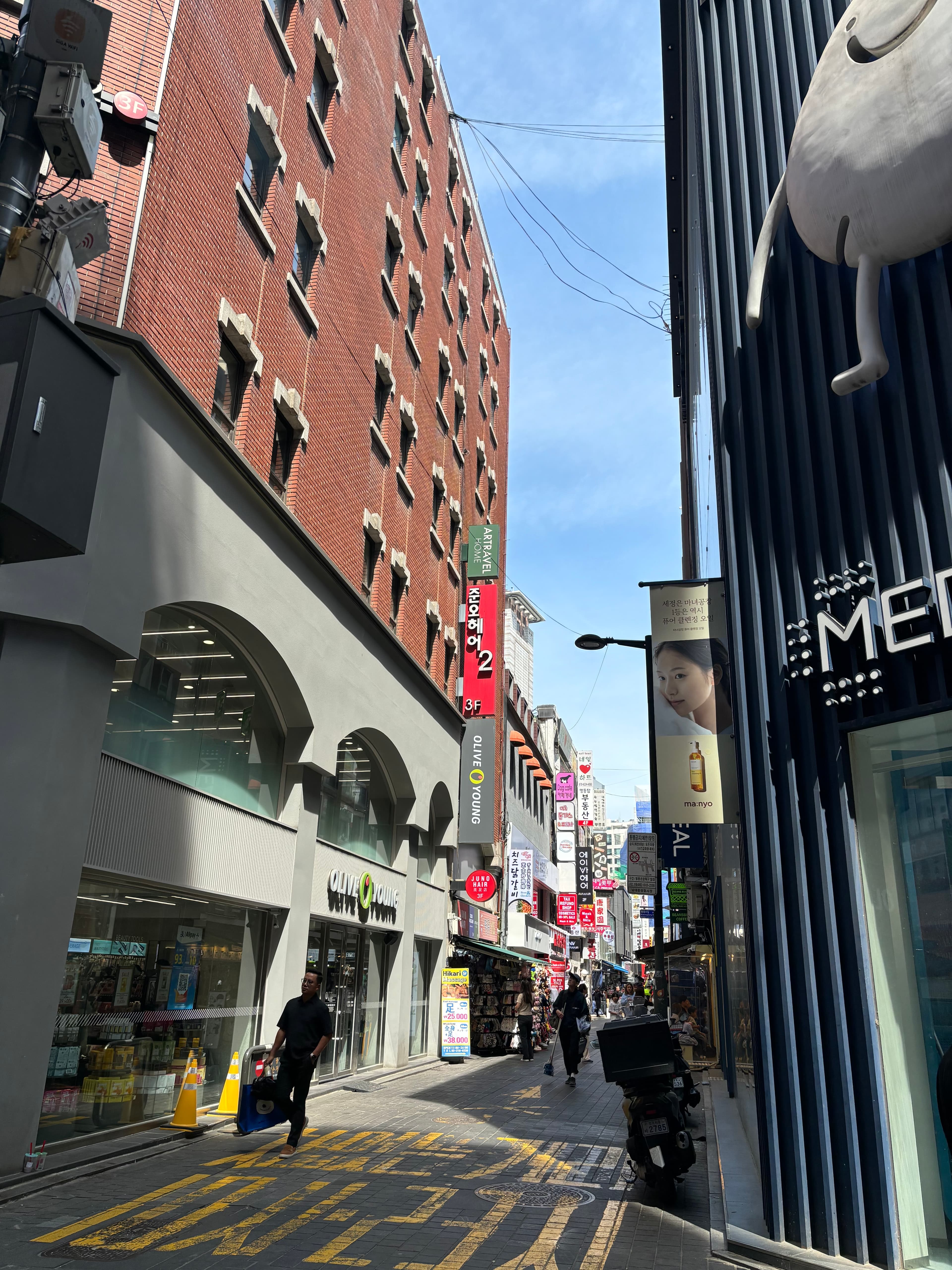 JUNO HAIR Myeongdong 2nd Branch salon interior — Insong Building 3F, Myeongdong Seoul · view 1